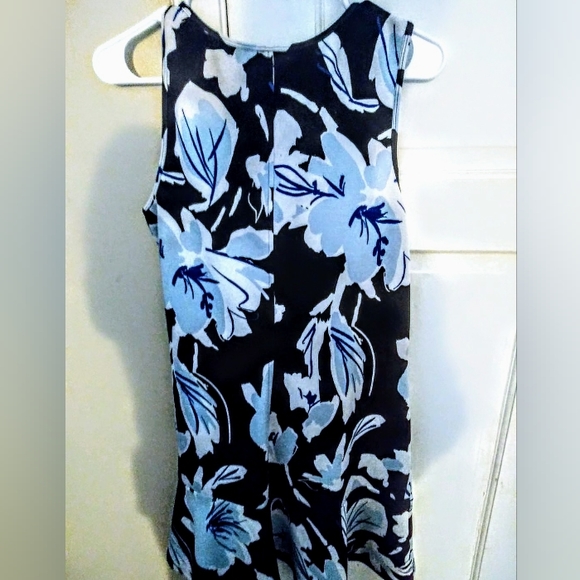 Woman's dress size 14 - Picture 2 of 2